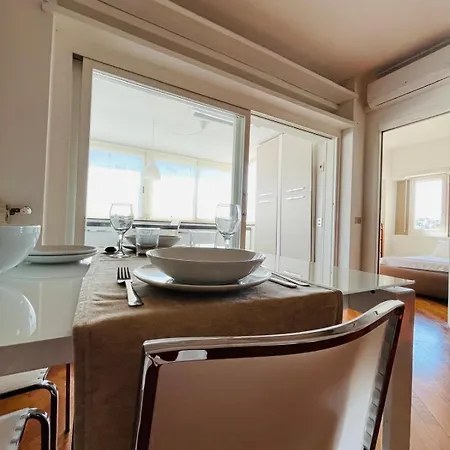 Apartman Attico 22 *